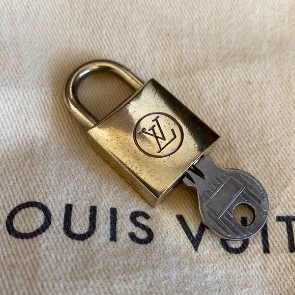 Louis Vuitton Lock/key set(vintage) - Picture 2 of 3
